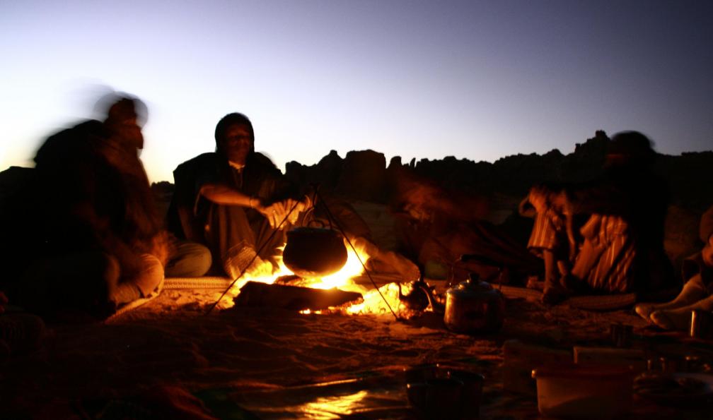 Touaregs autour du feu, Essendilène, tassili n'Ajjer, Algérie. - Rendez-vous à Essendilène - 3