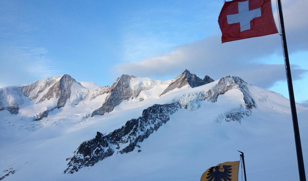 Crêtes de l'Oberland, drapeaux,Suisse. - La haute route de l'Oberland à ski - 5