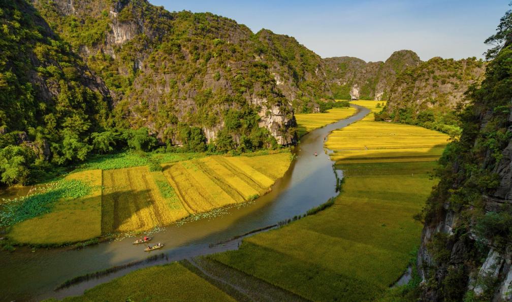 ThanhNgocTran -  istock -  Rizière et rivière à Tam Coc, Vietnam - Balade vietnamienne du nord au sud - 5