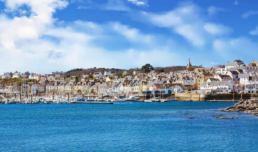 guy-ozenne -  Istock -  Vue du port et du front de mer de Tréboul, Douarnenez, Finistère, Bretagne;France - Côtes sauvages du Finistère - 6