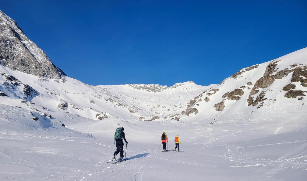 Pellequier - Lucie - Randonneurs vers la Pointe de l'Observatoire ans les Alpes Maurienne en France.
 - Les 3000 de haute Maurienne à skis - 7