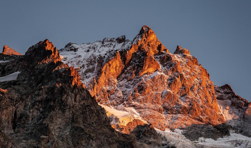 Lafrasse - Mickaël - Coucher de soleil sur le sommet de la Meije, Oisans, Alpes, France - Les panoramas de la Meije - 12