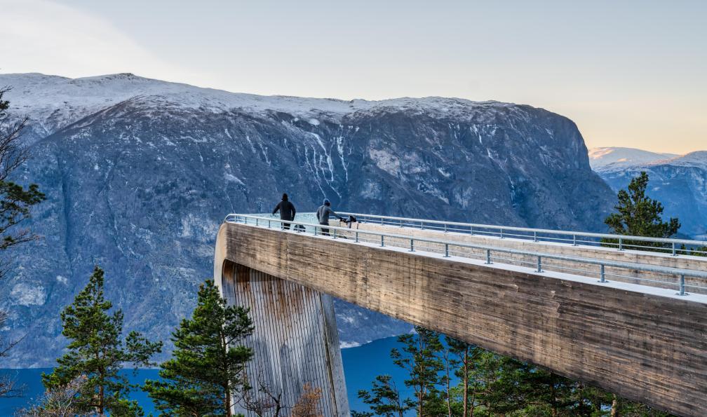 Arnold - Adobe Stock - Vue hivernale de Stegastein sur les Fjords en Norvège. - Découverte hivernale des fjords norvégiens - 5