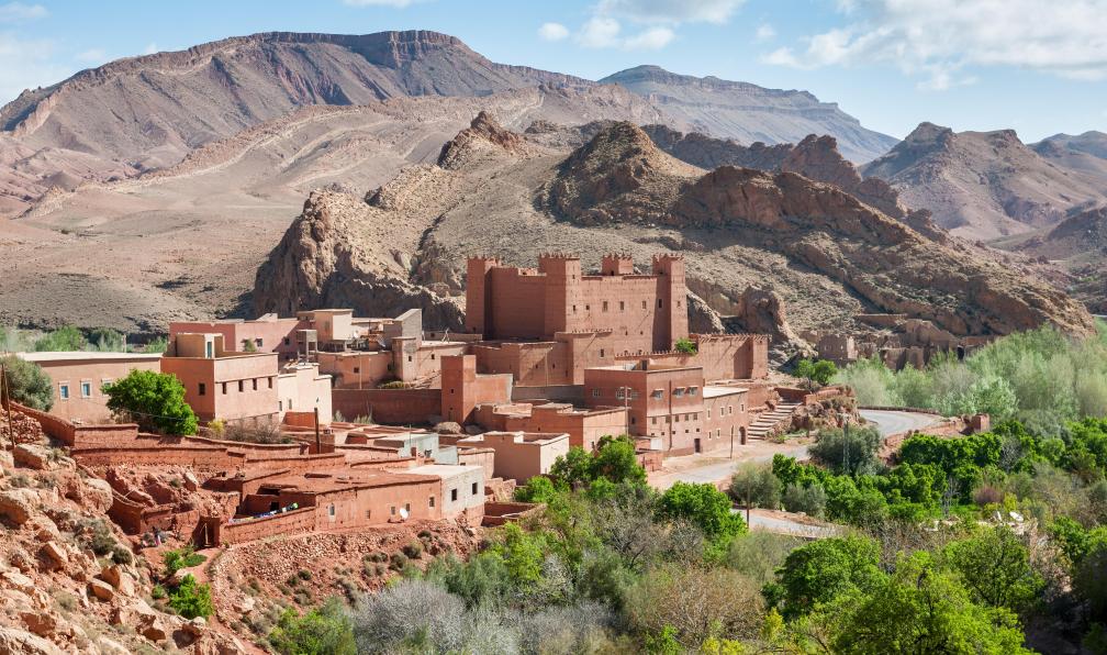 DigitalFabiani  -  Shutterstock -  Village dans les montagne de l'Atlas, vallée du Draa;Maroc - Les grands espaces du Sud - 9