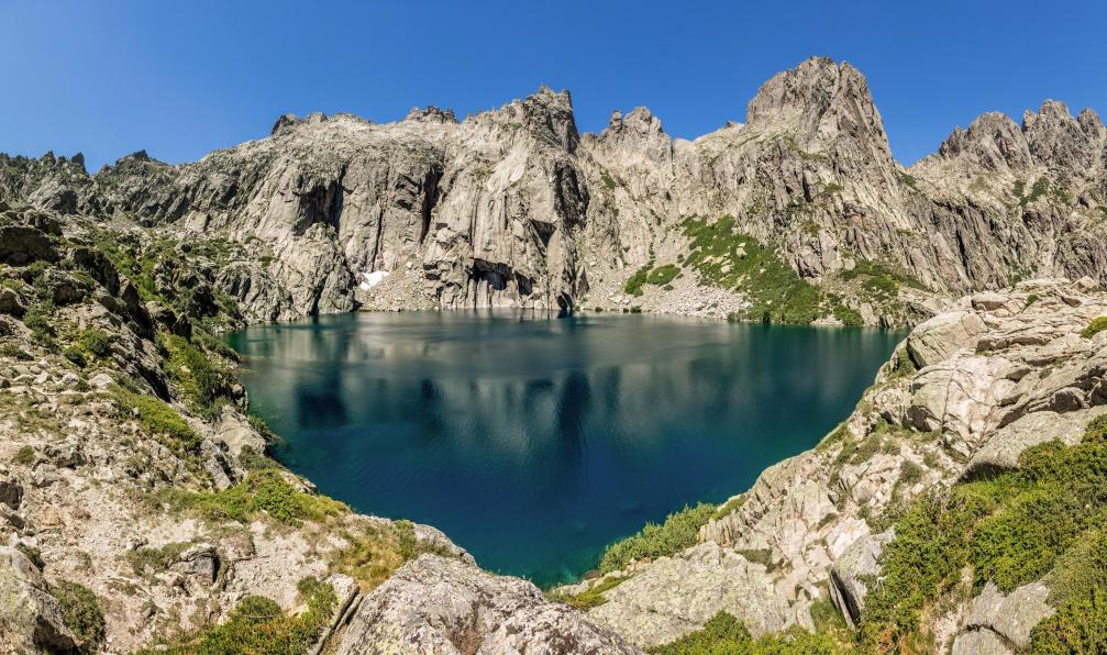joningall -  istock -  Lacs de Restonica, Capitello, Corse, France - Merveilles de Haute-Corse en train - 5