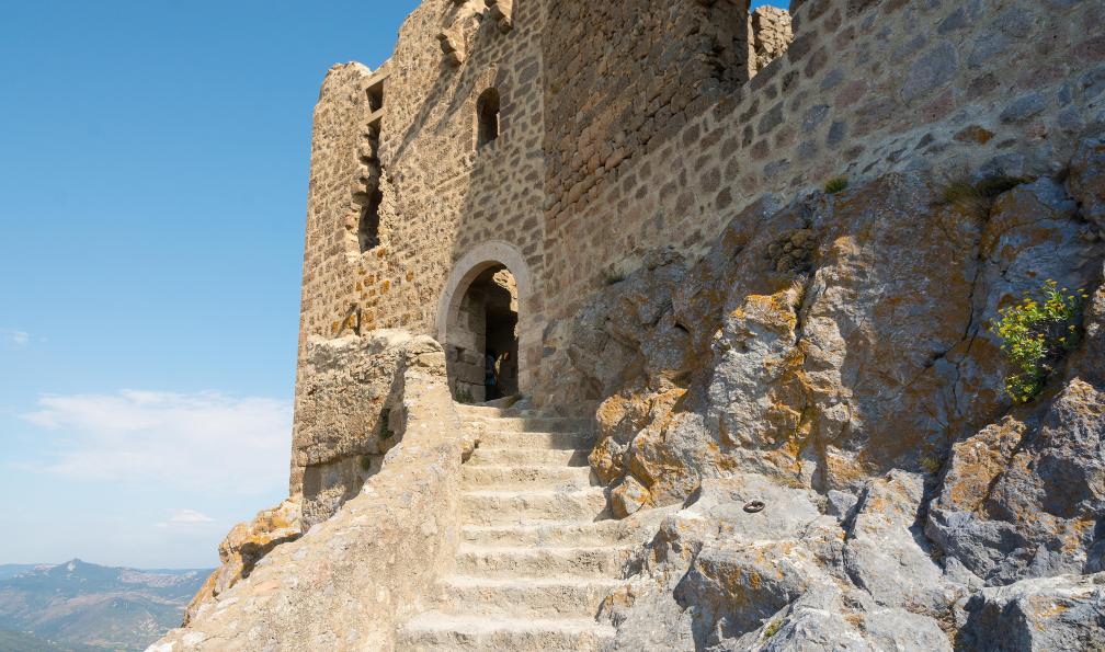 starmaro - Adobe stock - Château de Queribus, Pyrénées, France - Des Châteaux Cathares à la Méditerranée - 4