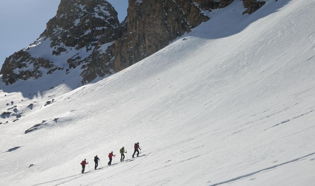 Mazet -  Philippe -  Groupe de skieurs dans le vallon de mary sur le R246;France - Sommets de l'Ubaye à skis - 11