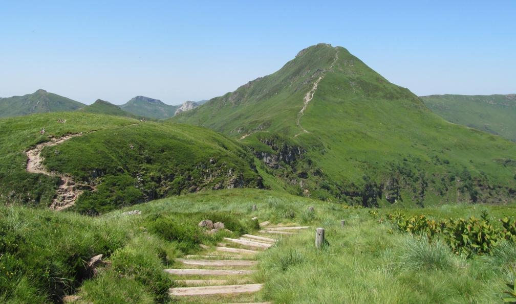 HervMarcilloux -  Istock -  Puy Mary-Parc des volcans d'Auvergne;France - Les volcans d'Auvergne en famille - 1