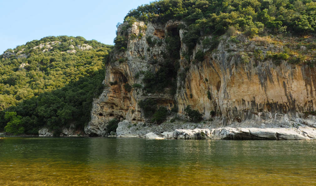 Delcour - Anna - Sentier au bord de l'Ardèche, Gorges de l'Ardèche, France - Ardèche : pays de caractère - 5