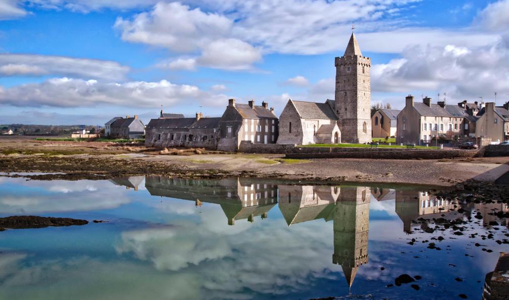 Rault - Olivier - Adobe Stock - Quartier de l'église de Portbail, Normandie, france - Tour du Cotentin : Cap de la Hague - 7