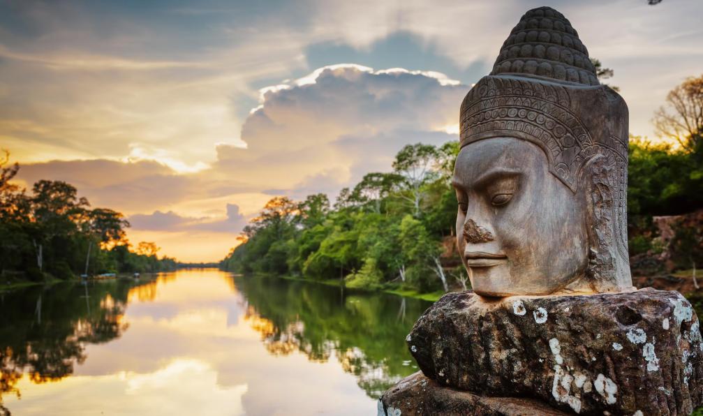 efired -  Istock -  Statue, Angkor Thom, Cambodge. - À vélo au coeur du Cambodge - 2