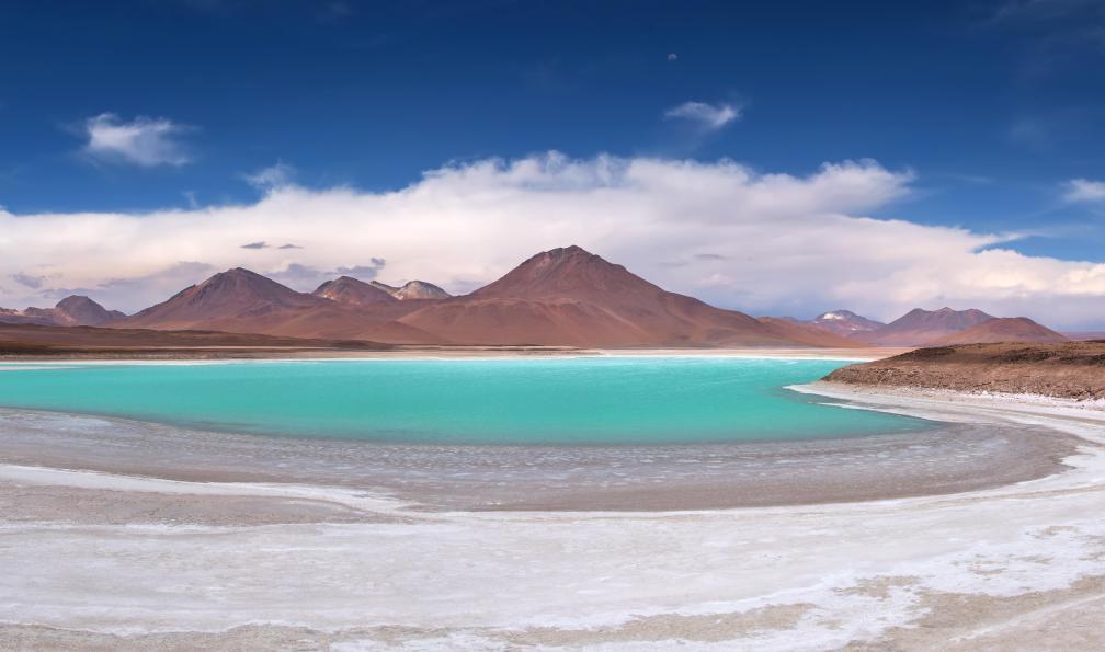 Sunsinger - Adobe stock - La Laguna verde au pied du volcan Licancabur, Bolivie - Les trésors de l'Altiplano - 10