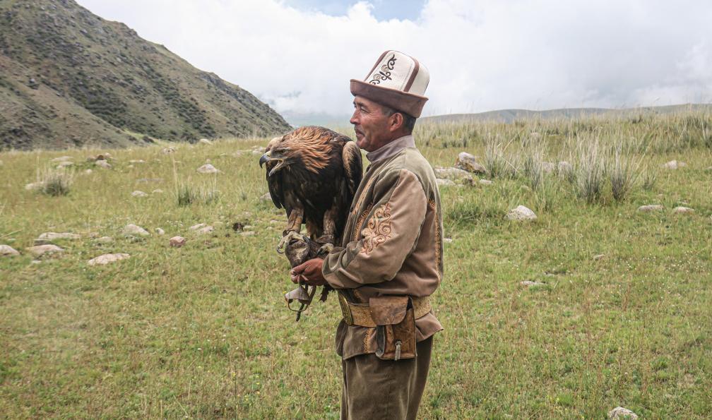 Collignon - Yoan - Vieil homme et son aigle, Kirghizistan - Joyaux kazakhs & kirghizes : entre lacs et canyons - 5