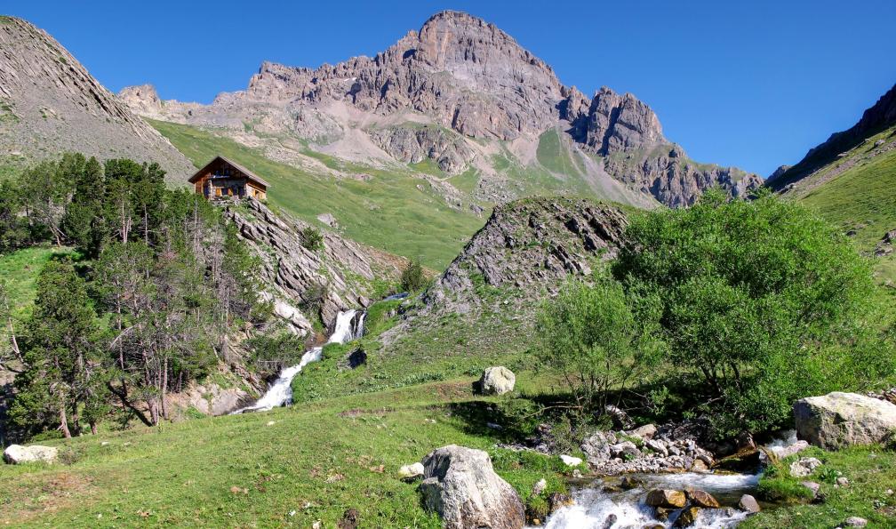 Deborde - Jean-Michel - Adobe stock - Alpage du Lauzet dans le massif des Cerces, Alpes, France - Panorama des Ecrins - 3