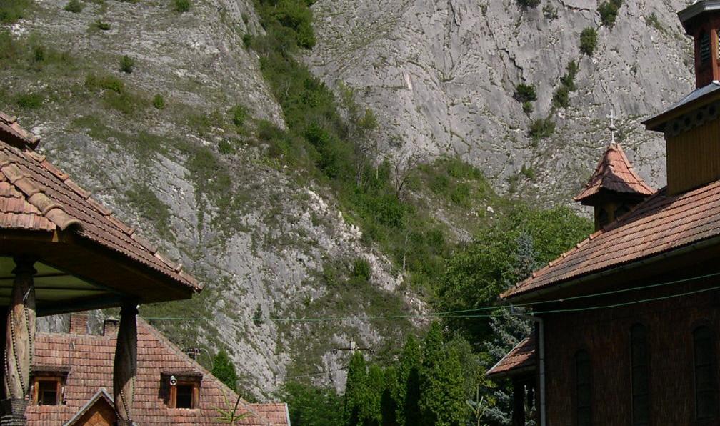 Eglise, Roumanie. - Sur les sentiers des Carpates de Transylvanie - 8