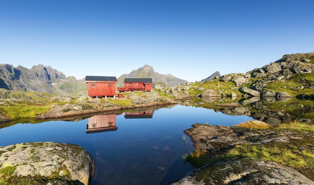 Beboy_ltd -  istock -  Refuge Munkebu, Lofoten, Norvège - Lumières et couleurs des Lofoten - 1