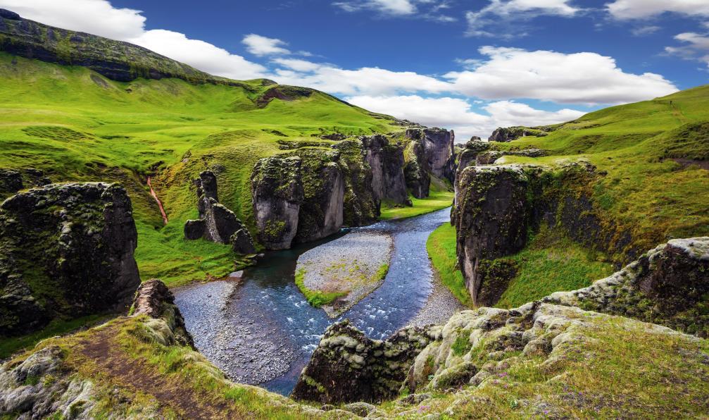 Istock -  Fjadrargljufur, Islande. - Concentré d'Islande, entre volcans et glaciers - 6