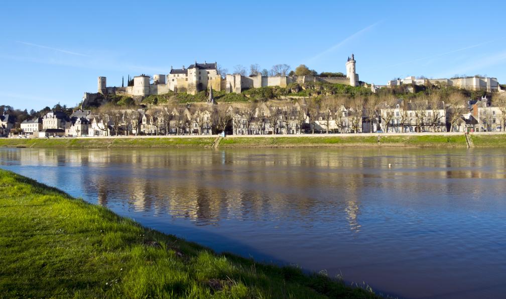 ChrisAt -  Istock -  Ville de Chinon pittoresque sur la rivière Vienne;France - La Loire à vélo : de Saumur à Chinon  - 2
