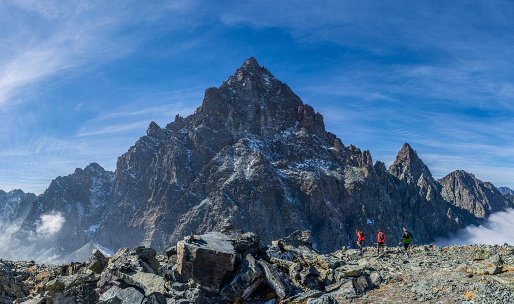 Alessandrogiam - Adobe stock - Le Mont Viso dans une mer de nuages, Alpes, Italie - Tour du Viso 4 jours - 7