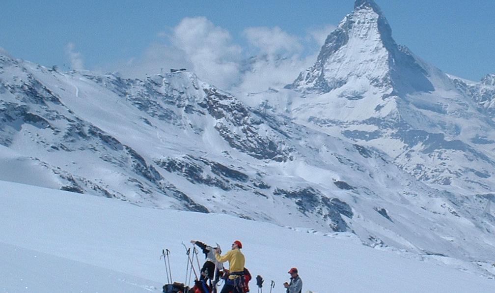 Skieurs de randonnée dans le massif du Mont Rose, face au Cervin, Italie Suisse. - Les cimes du Mont-Rose à ski - 7