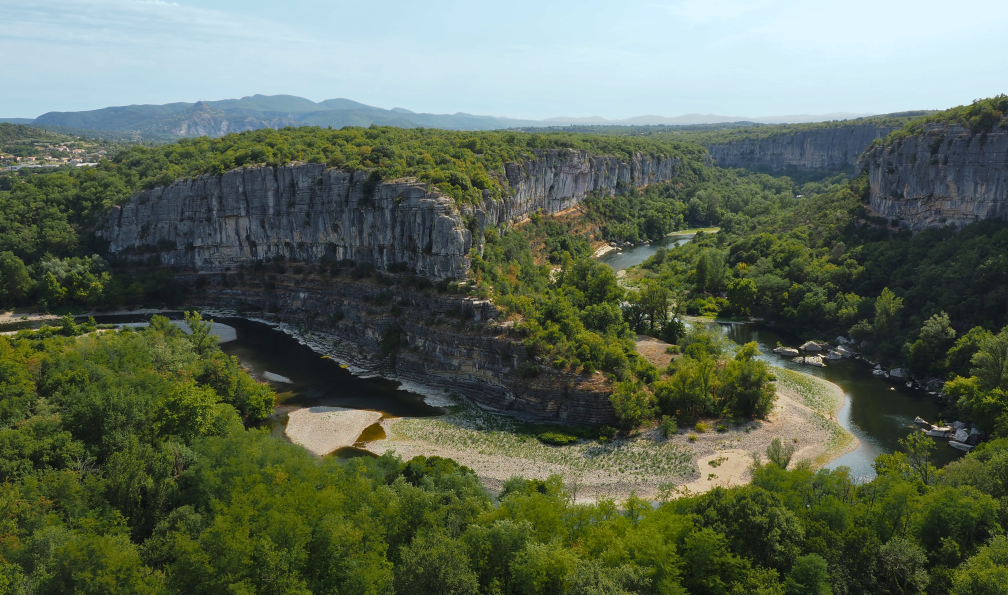 Delcour - Anna - Point de vue du haut du Cirque des Gens, Gorges de l'Ardèche, France - Ardèche : pays de caractère - 1