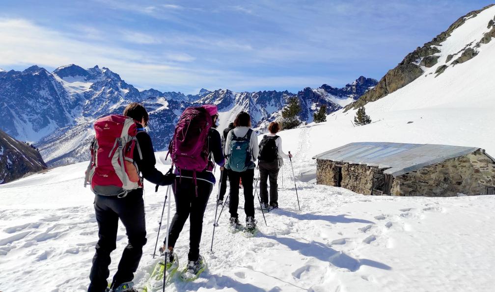 Hauer - Florian - Randonneurs en raquettes à l'Alpe du Lauzet, Ecrins, Alpes, France - Au pays de la Meije - 1