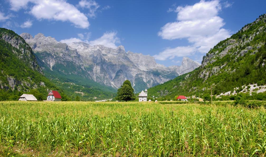 ollirg - stock.adobe.com - Village de la vallée de Theth, Albanie - Balkan Trail, trek au coeur des Alpes Albanaises - 8