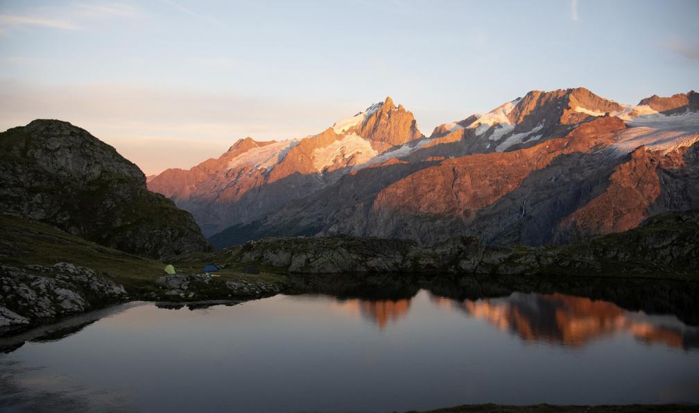 Myriam Bernaudon -  Vue depuis le plateau d'Emparis - Ecrins et Clarée, les plus beaux lacs - 1