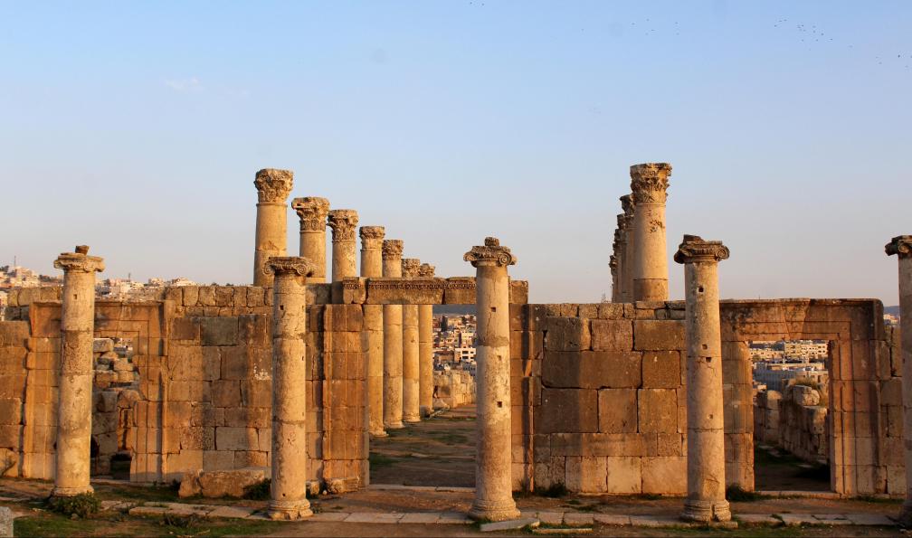 Gramusset - Maureen - Temple de la ville de Jerash, cité antique située à une 50 km au nord d'Amman, Jordanie - Les pierres d'Arabie - 4