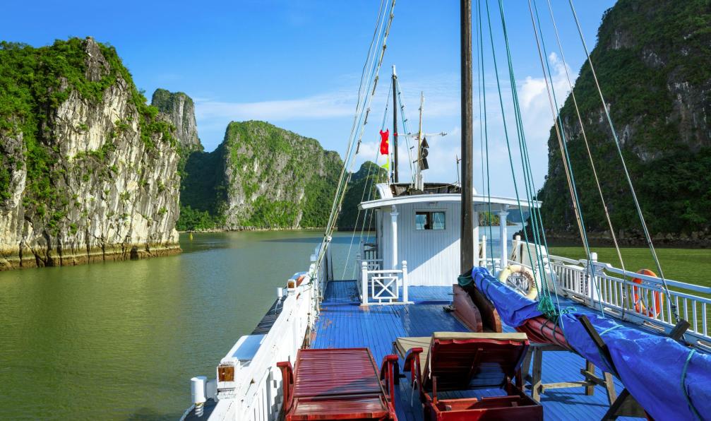 Nikada -  istock -  Jonques sur la baie d'Halong, Vietnam - Ma famille au pays du Dragon - 6