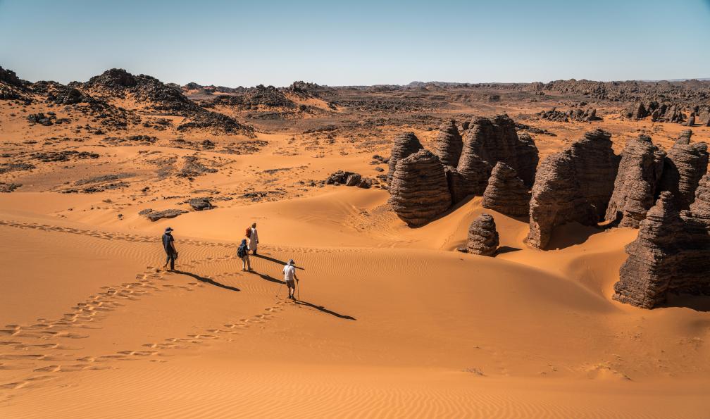 Lafrasse - Michael - Randonneurs et guides au cur de la forêt de pierres de Tisras, Algérie - Sables et canyons des Ajjers - 5