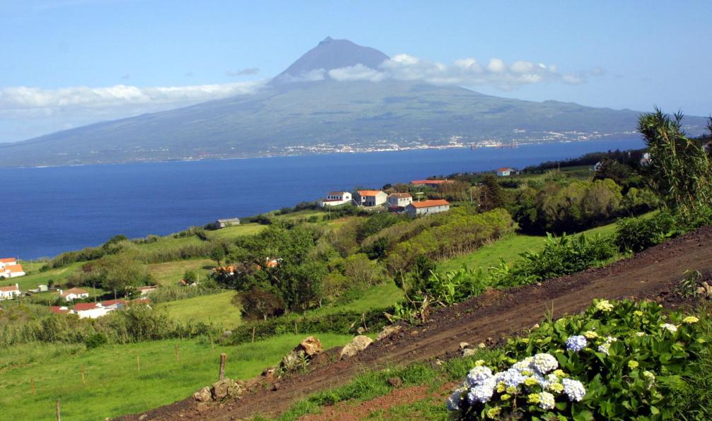 Faial et le mont Pico au fond, Açores. - Les Açores d'îles en îles  - 8