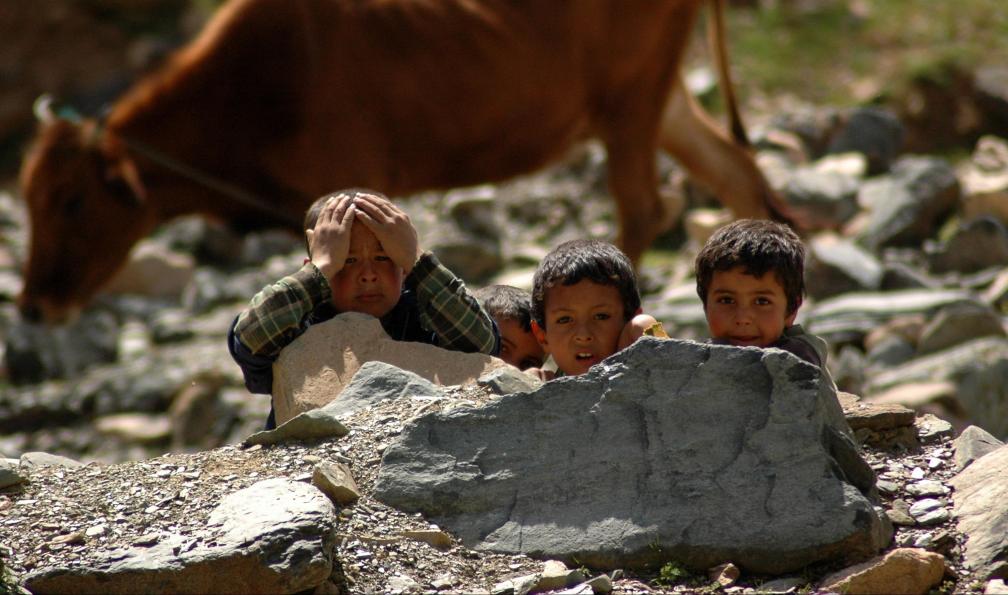 ThMilherou - Pixabay - Enfants jouant dans un village marocain, Maroc - Bougmez en famille - 5