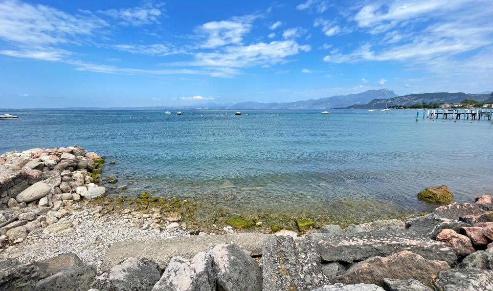 Eurfofun - Vue de la berge du lac de Garde en Italie. - Le tour du lac de Garde à vélo - 2