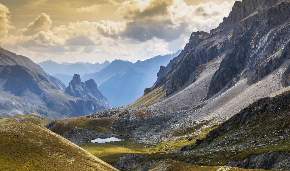 Alessandrogiam - Adobe stock - La roche Provenzale vue du col du Maurin, Haut Val Maira, Alpes, Italie - Les sommets du Val Maira - 4