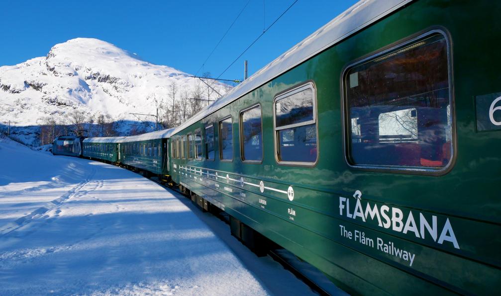 Goujaud - Sebastien - Vue sur La Flåmsbana, la fameuse ligne de chemin de fer en Norvège. - Découverte hivernale des fjords norvégiens - 8