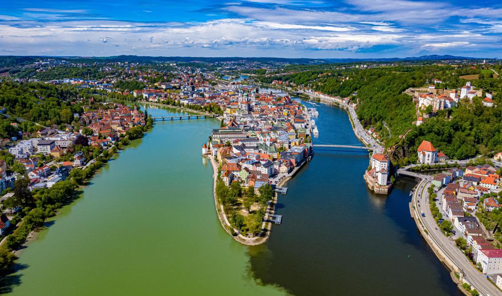 Roman - Adobe Stock - Passau et la confluence avec les fleuves de lInn, du Danube et de lIlz, Allemagne - Itinérance sportive à vélo sur les rives du Danube - 1