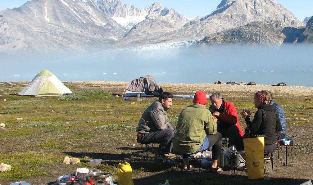 Campement de tentes au bord d'un fjord, Groenland Est. - Sermilik, trek au royaume des icebergs - 4