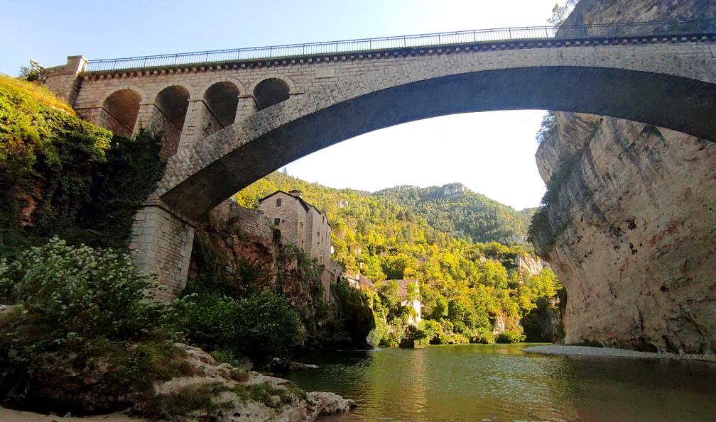 Delcour - Anna - Pont de Saint Chély du Tarn et sa rivière, France - Gorges du Tarn et de la Jonte - 7