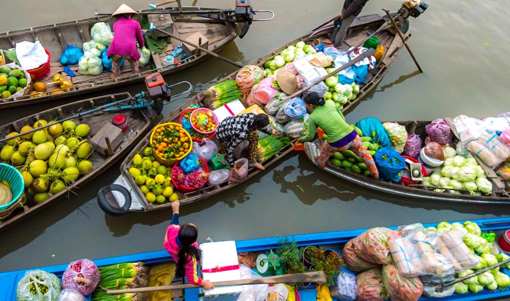 lochuynh - AdobeStock - Phong Dien marché flottant du delta du Mékong, Vietnam - Vietnam, pays du dragon - 1