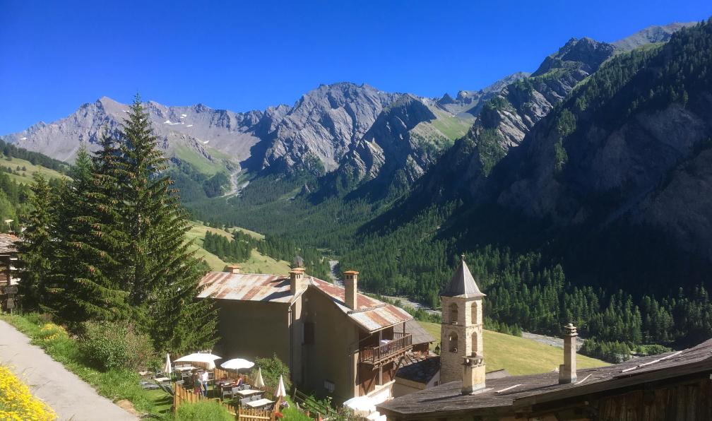Znorko  -  Shutterstock -  Village de Saint Véran;France - Le grand tour du Queyras en 7 jours - 13