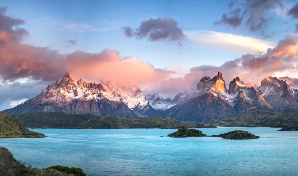 Piwnicki - Marek - Unsplash - Lac avec en fond le massif des Torres del Paine au coucher du soleil, Patognie - Trésors patagons - 2