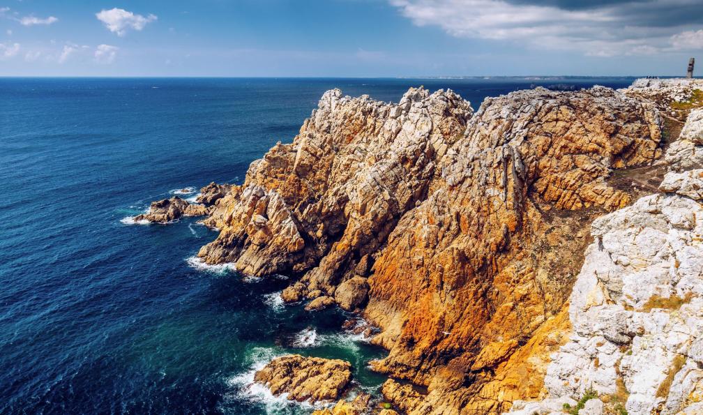 DaLiu -  istock -  Falaises de la pointe de Pen-hir sur la presqu'île de Crozon, Bretagne, France - Côtes sauvages du Finistère - 3
