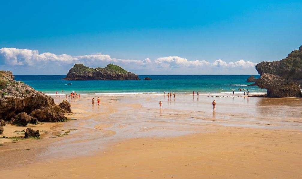 Al Carrera - Adobe Stock - Littoral et falaises à la plage, Llanes, Asturies, Espagne - De la mer aux Picos de Europa - 5