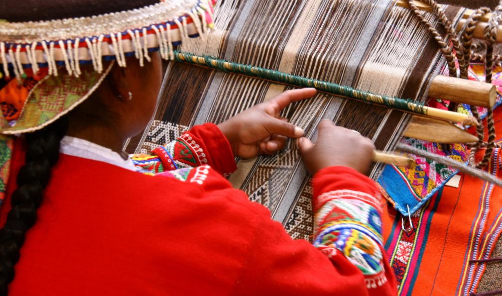 Andigia - Adobe stock - Femme tissant la laine à Cusco, Pérou - Au pays de l'inca et Amazonie - 12