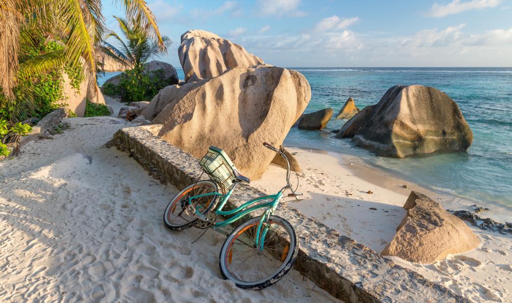 GagliardiImages  -  Shutterstock -  Vélo de prêt, sur l'île de La Digue;Seychelles - Aventure pirate aux Seychelles - 6