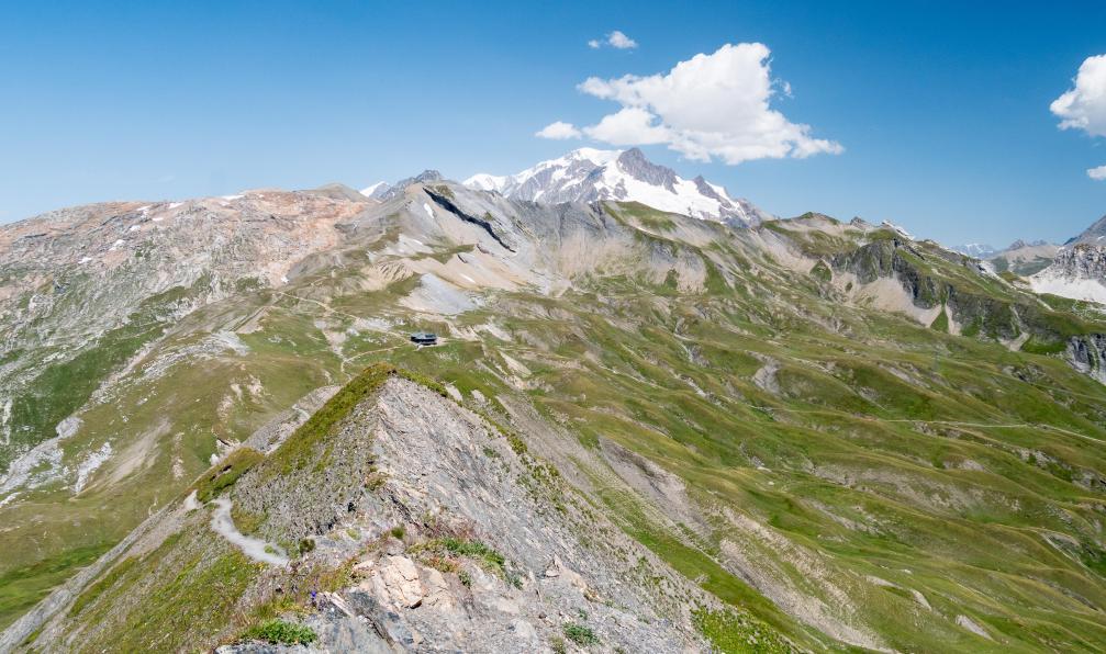 sonia - Adobe Stock - Crête des Gittes, vue sur le Mont Blanc et le refuge du col de la croix du Bonhomme, Alpes, France - GTA : de Chamonix à Briançon - 3