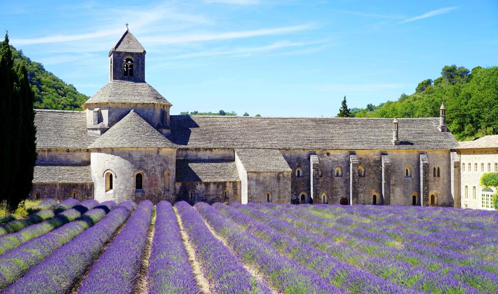Hans - Pixabay - L'abbaye médiévale de Sénanque et ses champs de lavandes, Lubéron, France - Le Luberon, senteurs de Provence - 1