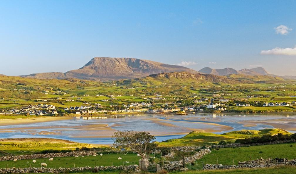 Matthew Lyons - David - Adobe Stock - Village de Dunfanaghy près de Horn Head, en direction de Muckish Mountain, sur la côte nord du Donegal, en Irlande du Nord - Sur les traces des géants en Irlande du Nord - 6