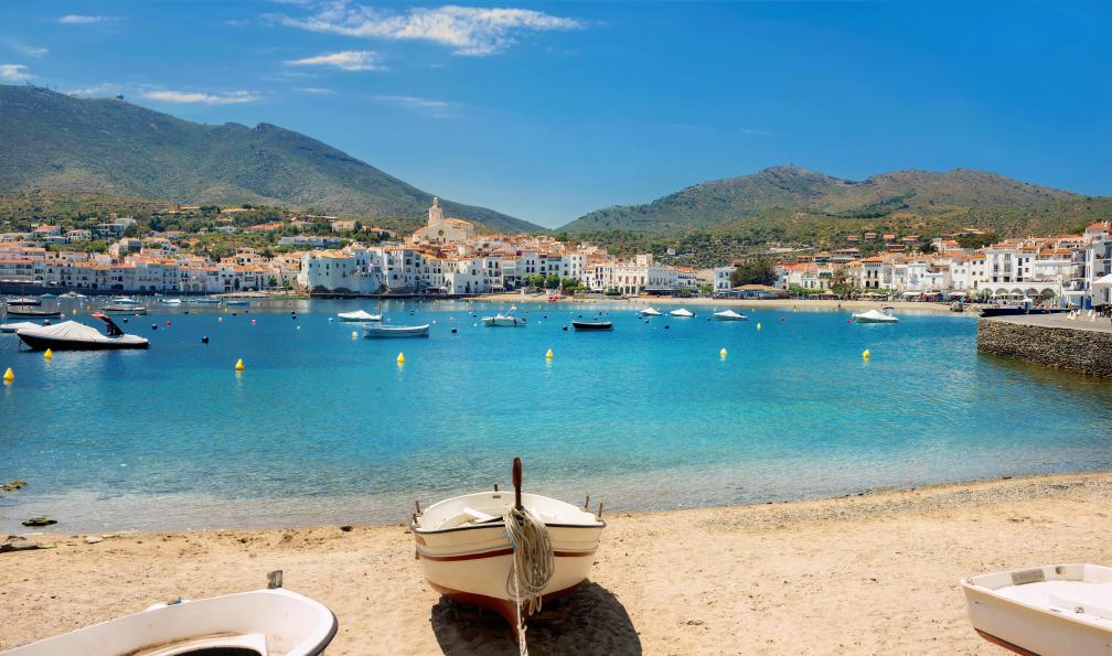 Valery Bareta - Adobe stock - Plage et bateaux à Cadaques, Costa Brava, Spain - Cadaqués, 1001 calas au pays de Dali - 4